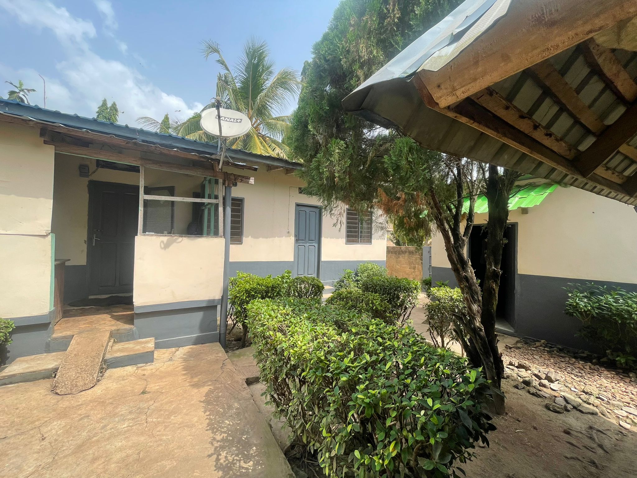 Paillotte et espace repas